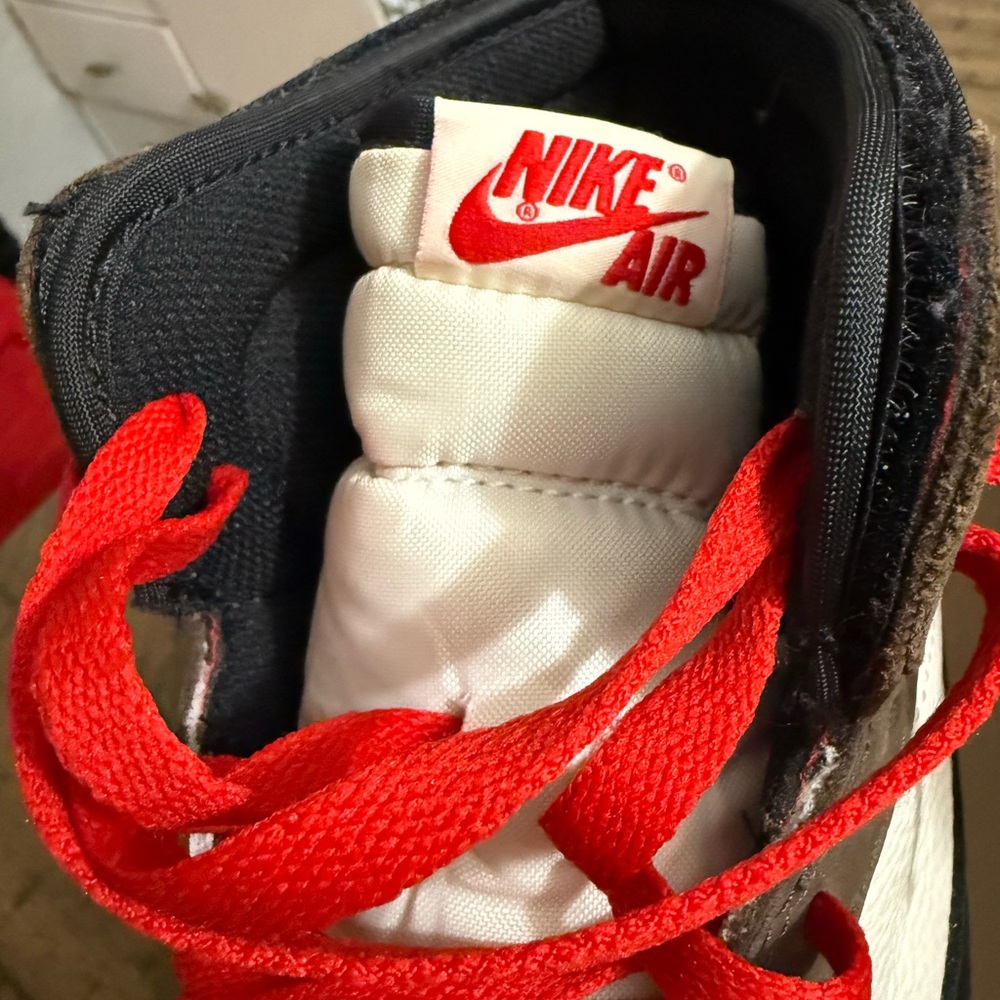 Nike Air Jordan 1 High OG — Travis UA - Picture 5 of 9
